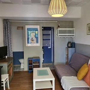 Appartement Studette Independante Et Coquette Avec Terrasse Sur Jardin, Marseille
